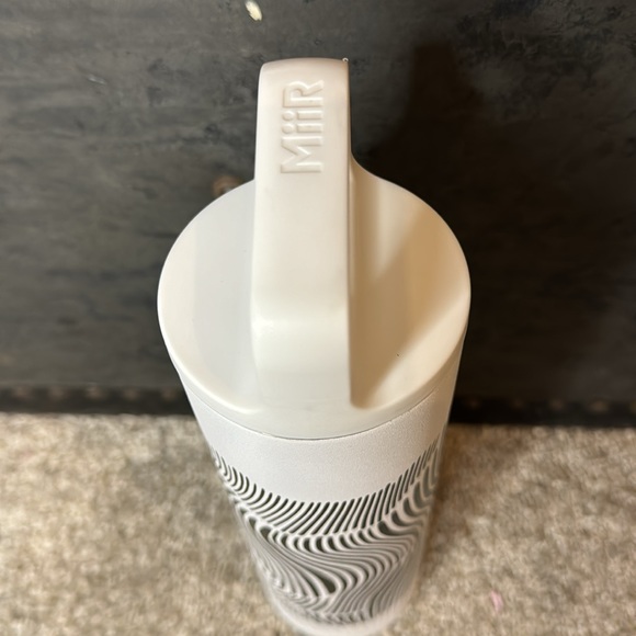 Starbucks Miir 20 oz insulated zebra water bottle black & white - Picture 2 of 6